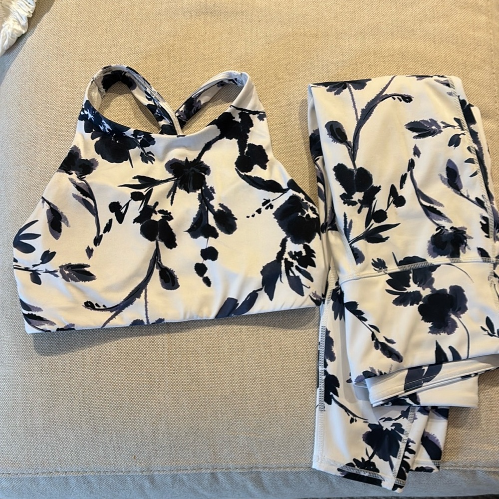 Athleta matching water flower 7/8 tights  set -sports bra and leggings XSP